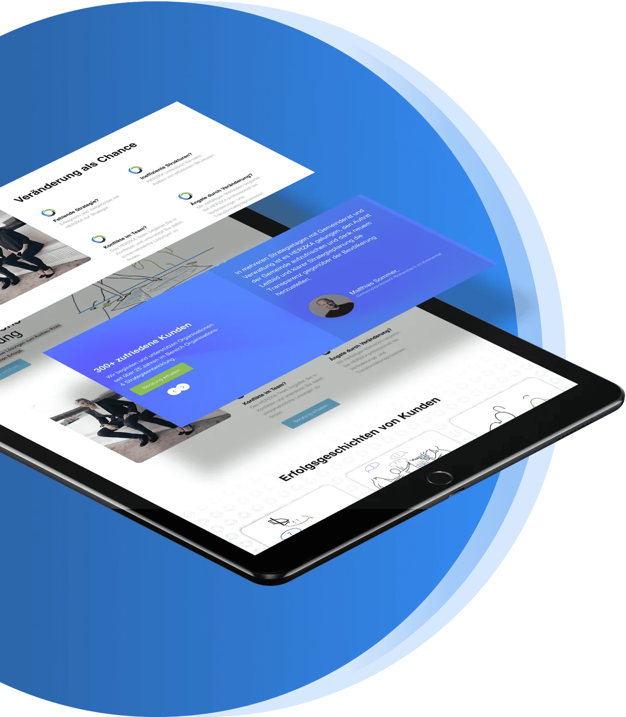 Auf einem Tablet wird eine Website mit schwebenden Ebenen angezeigt, die Text, Symbole und ein Profilbild enthält. Der Hintergrund ist ein blauer, kreisförmiger Farbverlauf.