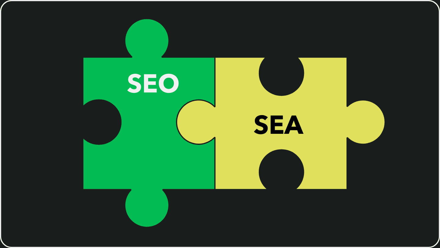 Zwei Puzzle-Teile mit SEO und SEA beschriftet, welche grafisch veranschaulichen, dass sich SEO und SEA ergänzen