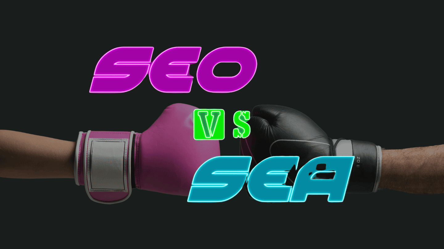 Zwei Boxhandschuhe, einer rosa und einer schwarz, stehen sich gegenüber. Darüber steht in fetter, bunter Schrift „SEO vs. SEA“, was die anhaltende Debatte über SEO- vs. SEA-Strategien hervorhebt.
