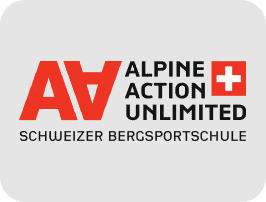 Logo für Alpine Action Unlimited Schweizer Bergsportschule, mit fetten roten "AA"-Buchstaben, einer Schweizer Flagge und schwarzem Text auf hellem Hintergrund - das fängt den Geist von Alpine Action Unlimited ein.